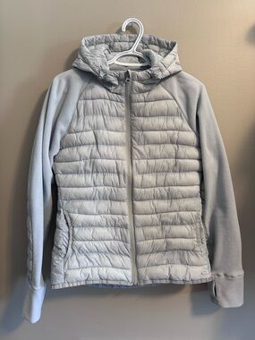 GAP Fit Women's Light Gray Hooded Puffer Sweater